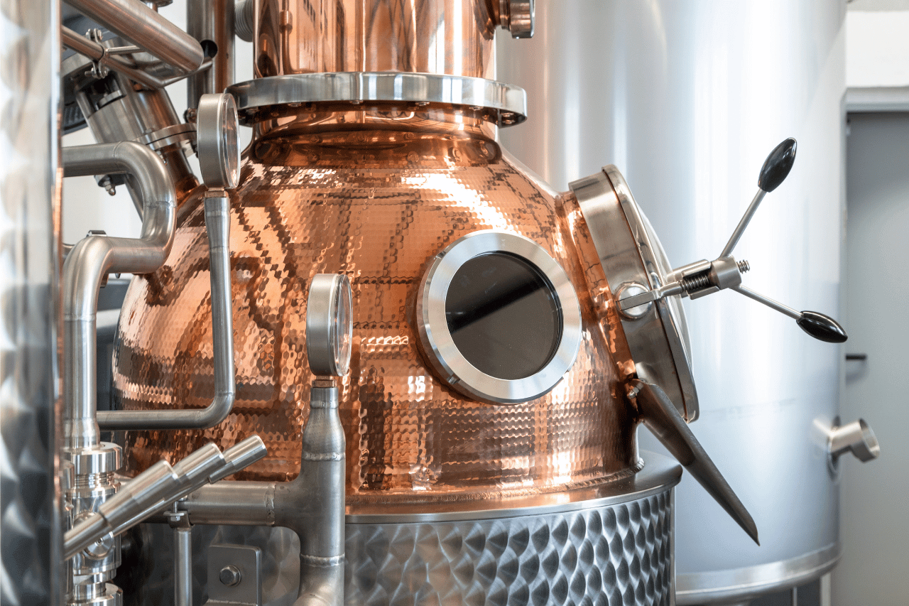 A BEGINNER'S GUIDE TO MADEIRA RUM Vinha Alta distillery Hybrid Still